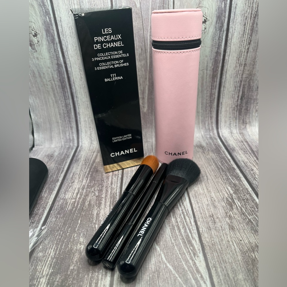 Chanel Les Pinceaux de Chanel 3-Piece Makeup Brush Set with Pink Case - Picture 9 of 14